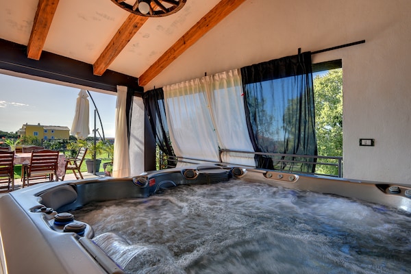 Foto van Villa in Rovinj met zwembad en jacuzzi - Vakantiehuis in Rovinjsko Selo - Wellness