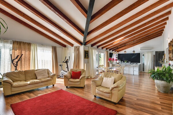 Foto van Villa in Rovinj met zwembad en jacuzzi - Vakantiehuis in Rovinjsko Selo - LivingRoom