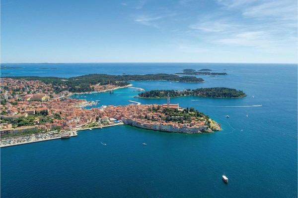 Foto van Villa in Rovinj met zwembad en jacuzzi - Vakantiehuis in Rovinjsko Selo - AreaSummer20KM