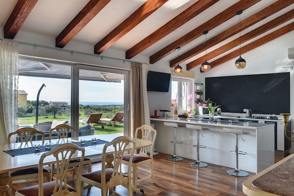 Foto van Villa in Rovinj met zwembad en jacuzzi - Vakantiehuis in Rovinjsko Selo - Kitchen