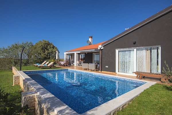 Foto van Villa in Rovinj met zwembad en jacuzzi - Vakantiehuis in Rovinjsko Selo - PoolOfHouse