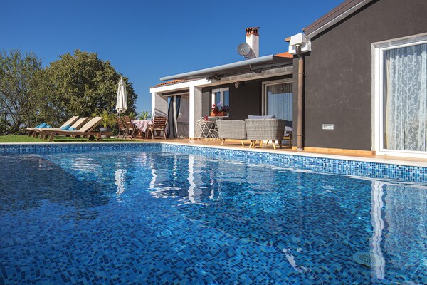 Foto van Villa in Rovinj met zwembad en jacuzzi - Vakantiehuis in Rovinjsko Selo - PoolOfHouse