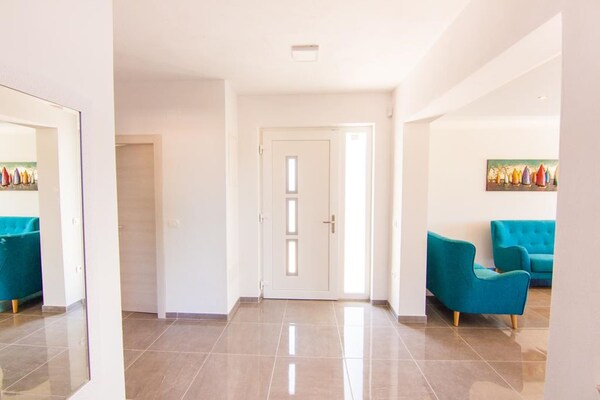 Foto van Villa with Pool and Sea View in Fazana - Horizont - Vakantiehuis in Fažana - LivingRoom