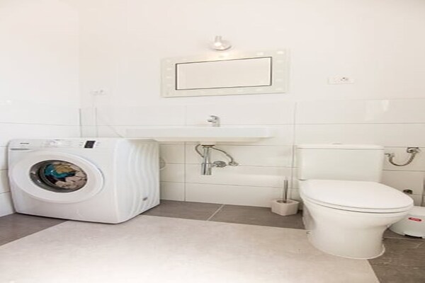 Foto van Villa with Pool and Sea View in Fazana - Horizont - Vakantiehuis in Fažana - BathRoom
