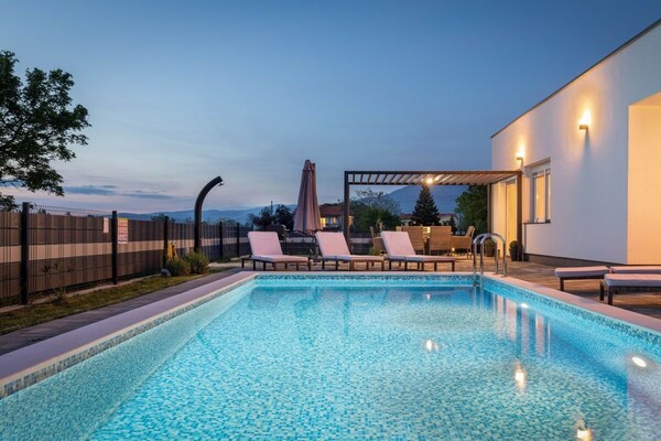 Foto van Blue Lagoon - Privézwembad en bubbelbad - Vakantiehuis in Krsan - Untagged