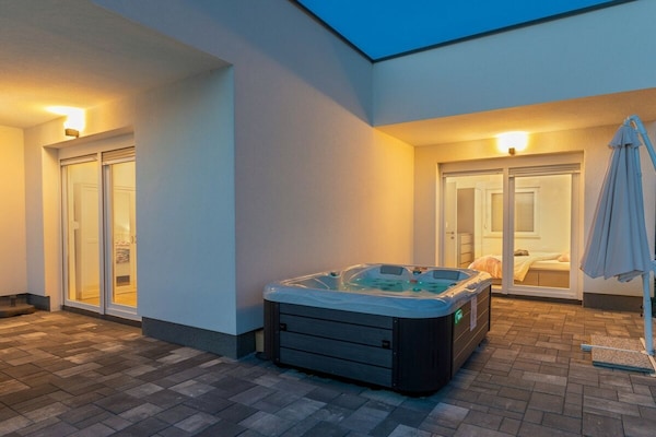 Foto van Blue Lagoon - Privézwembad en bubbelbad - Vakantiehuis in Krsan - Untagged