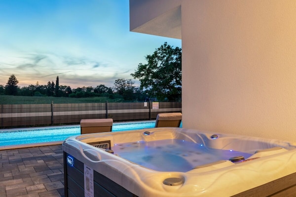 Foto van Blue Lagoon - Privézwembad en bubbelbad - Vakantiehuis in Krsan - Untagged