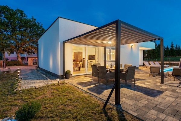 Foto van Blue Lagoon - Privézwembad en bubbelbad - Vakantiehuis in Krsan - Untagged