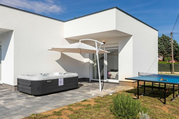 Foto van Blue Lagoon - Privézwembad en bubbelbad - Vakantiehuis in Krsan - Untagged