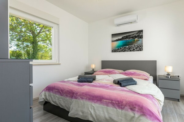 Foto van Blue Lagoon - Privézwembad en bubbelbad - Vakantiehuis in Krsan - Untagged