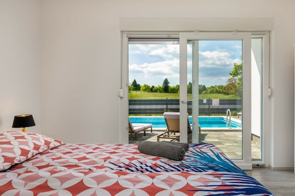 Foto van Blue Lagoon - Privézwembad en bubbelbad - Vakantiehuis in Krsan - Untagged