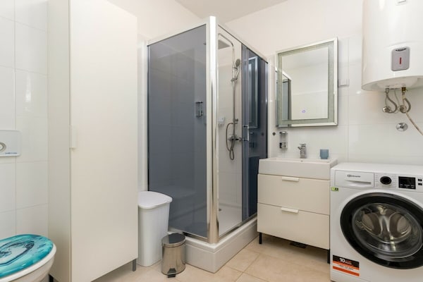 Foto van Blue Lagoon - Privézwembad en bubbelbad - Vakantiehuis in Krsan - Untagged