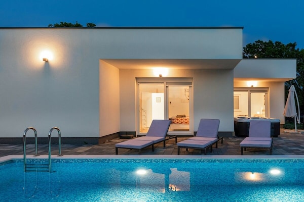 Foto van Blue Lagoon - Privézwembad en bubbelbad - Vakantiehuis in Krsan - Untagged