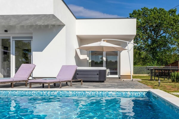 Foto van Blue Lagoon - Privézwembad en bubbelbad - Vakantiehuis in Krsan - Untagged