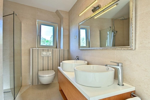 Foto van Barbara met zwembad**** Comfortabele vakantiewoning - BathRoom