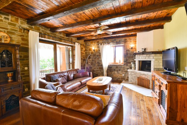 Foto van Villa met zwembad in Kaštelir voor 9 personen - Vakantiehuis in Kaštelir - LivingRoom