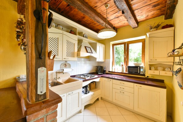 Foto van Villa met zwembad in Kaštelir voor 9 personen - Vakantiehuis in Kaštelir - Kitchen