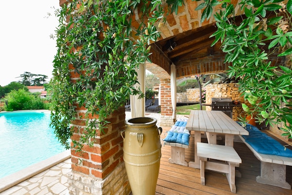 Foto van Villa met zwembad in Kaštelir voor 9 personen - Vakantiehuis in Kaštelir - TerraceBalcony