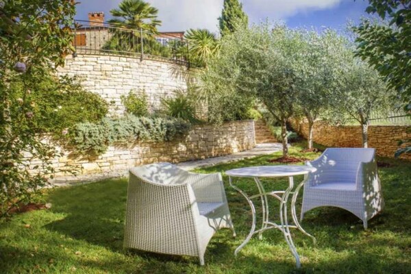 Foto van Villa met zwembad in Kaštelir voor 9 personen - Vakantiehuis in Kaštelir - GardenSummer