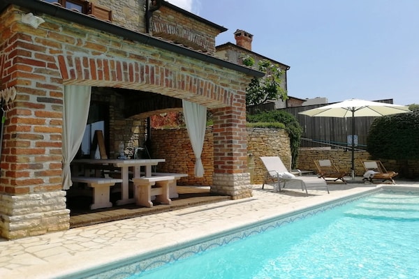 Foto van Villa met zwembad in Kaštelir voor 9 personen - Vakantiehuis in Kaštelir - PoolOfHouse