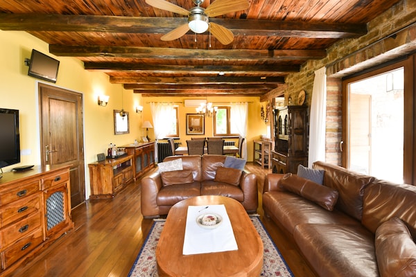 Foto van Villa met zwembad in Kaštelir voor 9 personen - Vakantiehuis in Kaštelir - LivingRoom