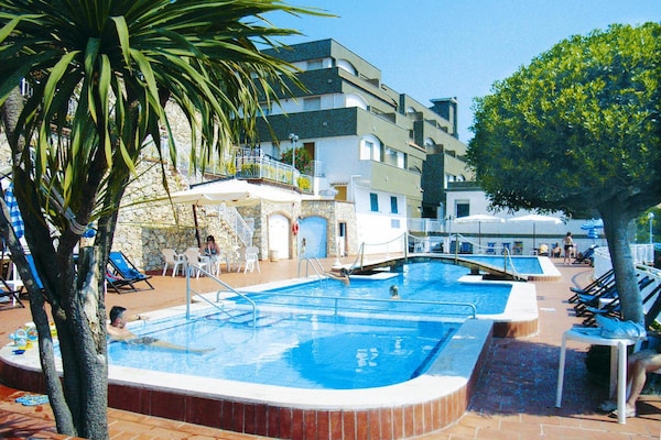 Foto van Woning in mooie residentie met gemeenschappelijk zwembad in Pietra Ligure - PoolOfHouse