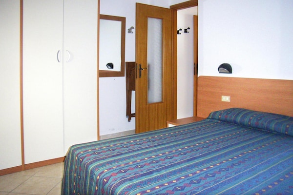 Foto van Woning in mooie residentie met gemeenschappelijk zwembad in Pietra Ligure - BedRoom