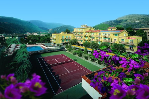 Foto van Appartement in Pietra Ligure met gemeenschappelijk terras-vh. TUI - ExteriorSummer