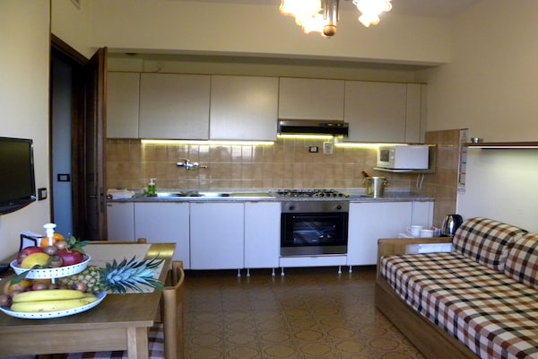 Foto van Appartement in Pietra Ligure met gemeenschappelijk terras-vh. TUI - Kitchen