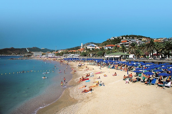 Foto van Appartement in Pietra Ligure met tuin - Vakantiehuis in Pietra Ligure - WaterView