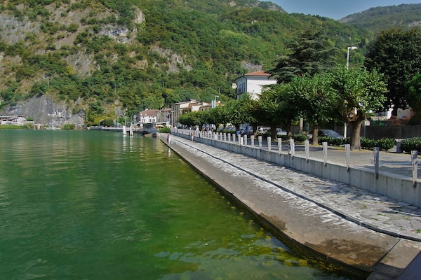 Foto van Appartement in Porlezza met uitzicht op de bergen - Vakantiehuis in Porlezza - WaterView