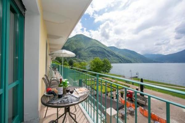 Foto van Appartement met uitzicht op het meer in Porlezza met balkon - TerraceBalcony