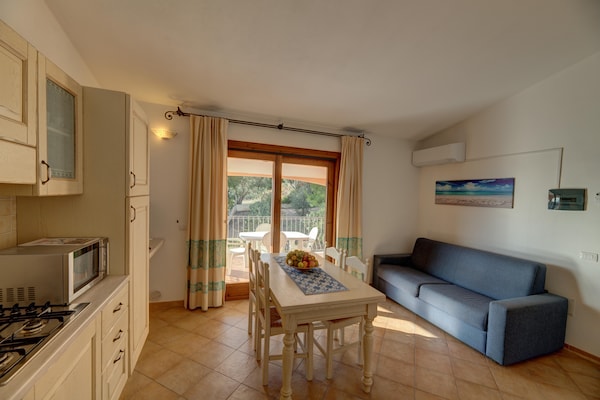 Foto van Appartement met zwembad in Badus Resort - Vakantiehuis in Badesi - LivingRoom
