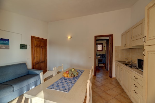 Foto van Appartement met zwembad in Badus Resort - Vakantiehuis in Badesi - LivingRoom