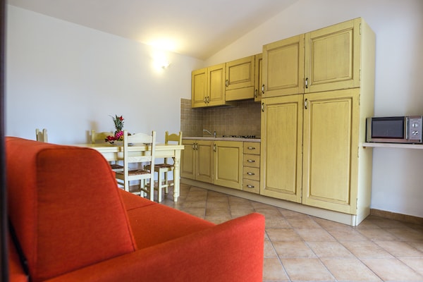 Foto van Appartement met zwembad in Badus Resort - Vakantiehuis in Badesi - LivingRoom