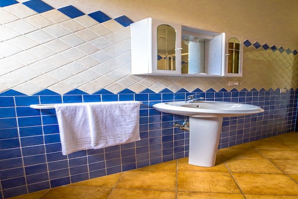 Foto van Appartement met zwembad in Badus Resort - Vakantiehuis in Badesi - BathRoom