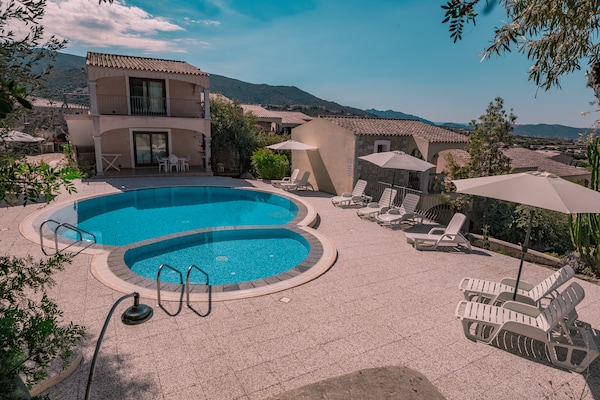 Foto van Appartement met zwembad in Badus Resort - Vakantiehuis in Badesi - Pool