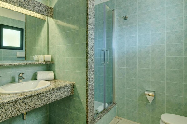 Foto van Appartement in Sos Alinos bij Cala Liberotto - Vakantiehuis in Loc. Alinos-Orosei (NU) - BathRoom