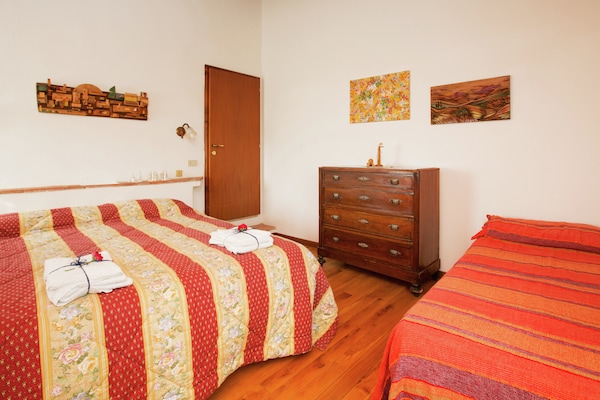 Foto van Schilderachtige Toscaanse boerderij - Vakantiehuis in Castiglione D'orcia - BedRoom