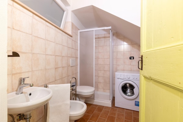 Foto van Appartement in Furlo met zoutwaterzwembad - Vakantiehuis in Acqualagna - BathRoom