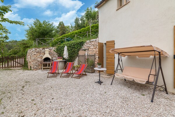 Foto van Appartement in Furlo met zoutwaterzwembad - Vakantiehuis in Acqualagna - TerraceBalcony