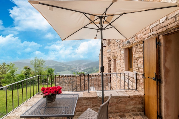 Foto van Appartement in Furlo met zoutwaterzwembad - Vakantiehuis in Acqualagna - TerraceBalcony