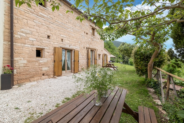 Foto van Appartement in Furlo met zoutwaterzwembad - Vakantiehuis in Acqualagna - GardenSummer
