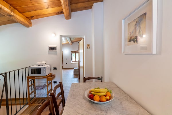 Foto van Appartement in Furlo met zoutwaterzwembad - Vakantiehuis in Acqualagna - DiningRoom