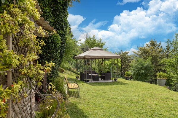 Foto van Appartement in Furlo met zoutwaterzwembad - Vakantiehuis in Acqualagna - GardenSummer