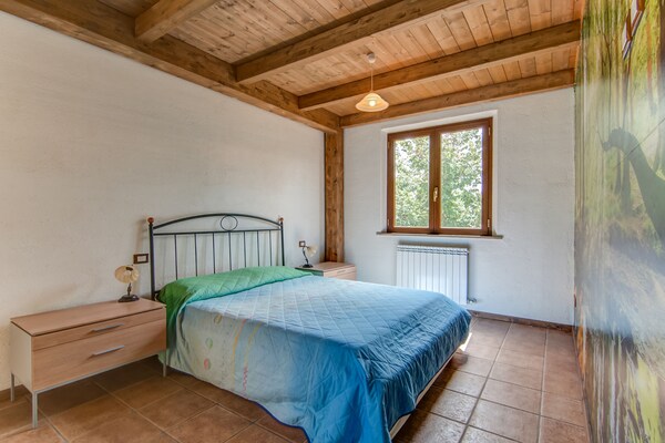 Foto van Zonnig vakantiehuis in Marche met een zwembad - Vakantiehuis in Serra Sant'abbondio - BedRoom