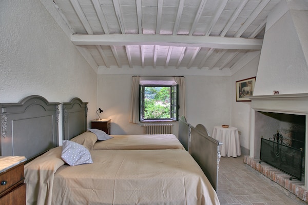 Foto van Villa in Rome met Zwembad en Tuin - Vakantiehuis in Sermugnano - BedRoom