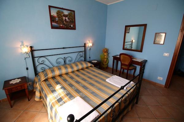 Foto van Boerderij in Casperia met zwembad & uitzicht - Vakantiehuis in Casperia - BedRoom