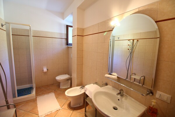 Foto van Boerderij in Casperia met zwembad & uitzicht - Vakantiehuis in Casperia - BathRoom