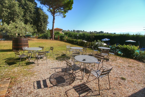 Foto van Boerderijgeluk met zwembad, wijn en cocktails - Vakantiehuis in Gualdo Cattaneo - GardenSummer